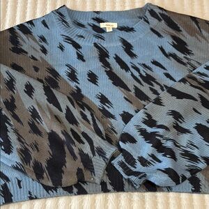 NWT Blue and Black zebra Patten cropped Sweater size L